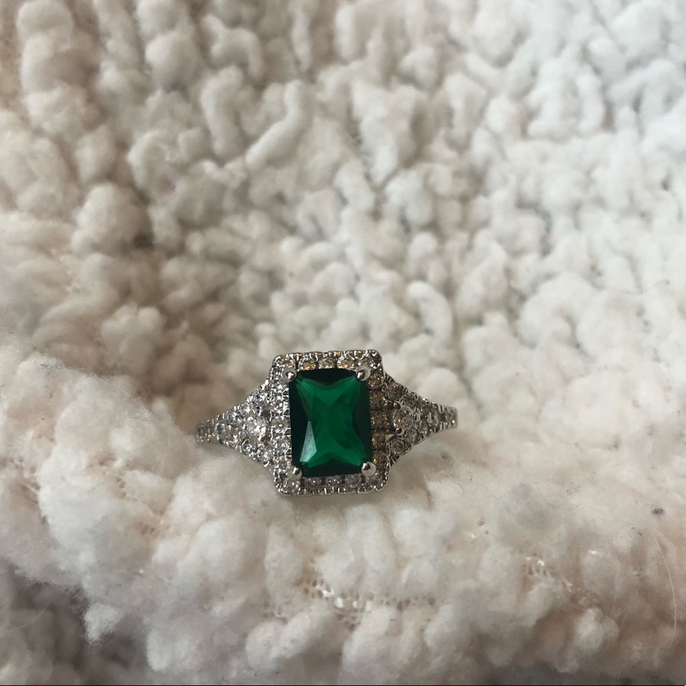 Fragrant Jewels Green Stone Ring - Picture 3 of 4